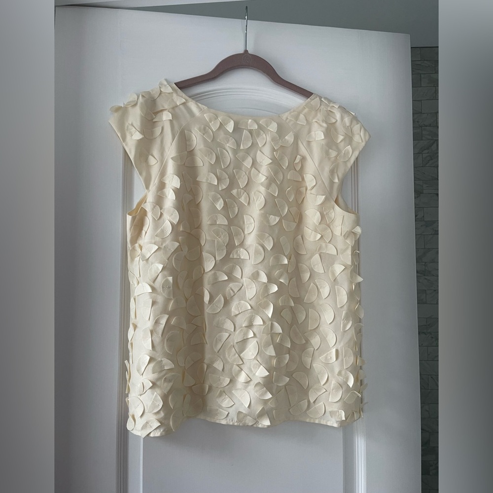 Talbots 100% Silk Ivory Floral Appliqué Shell Top Size 10 - Picture 3 of 6